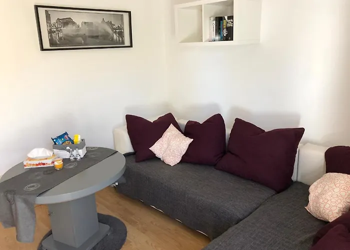 2 Zimmer Wohnung Mit Balkon - Naehe Messe