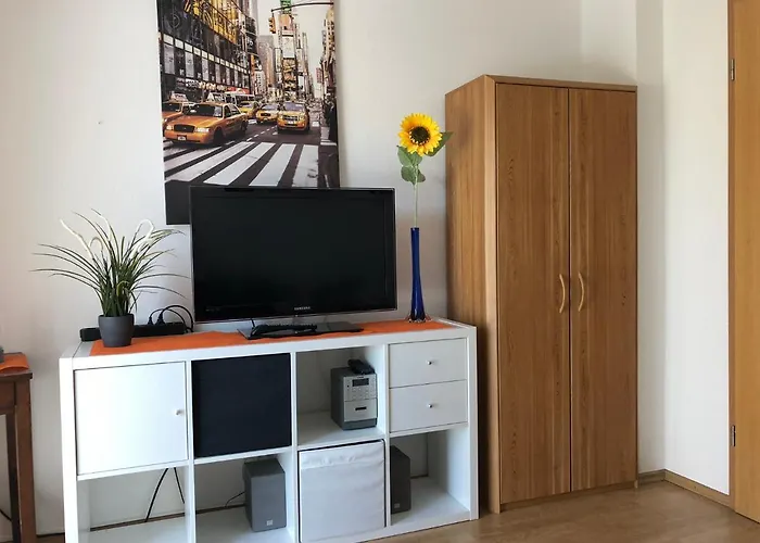 2 Zimmer Wohnung Mit Balkon - Naehe Messe